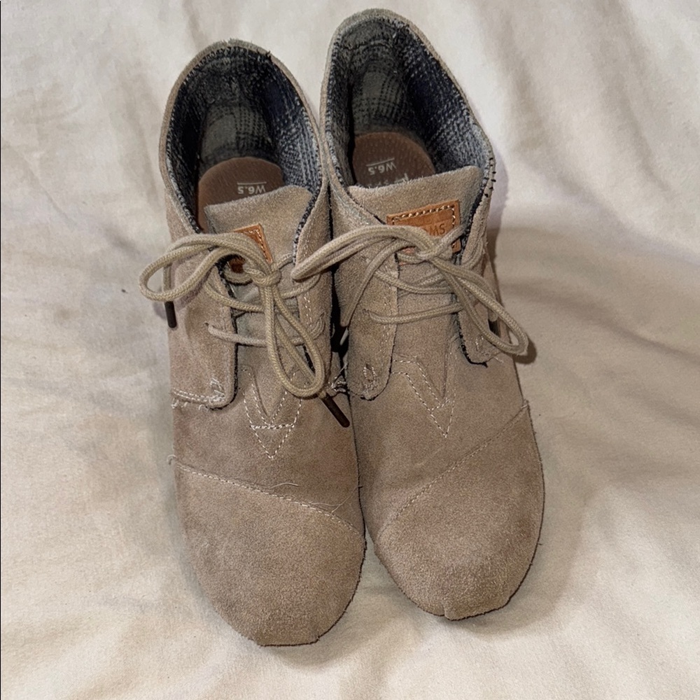 Toms Women's Heeled Boots in Taupe